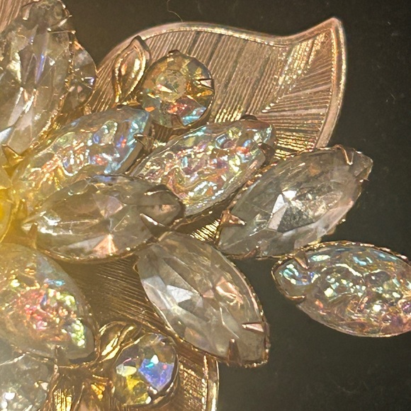 Judy Lee vintage brooch and clip on earrings aurora borealis - Picture 8 of 8